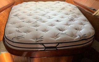 custom-forward-master-boat-bed
